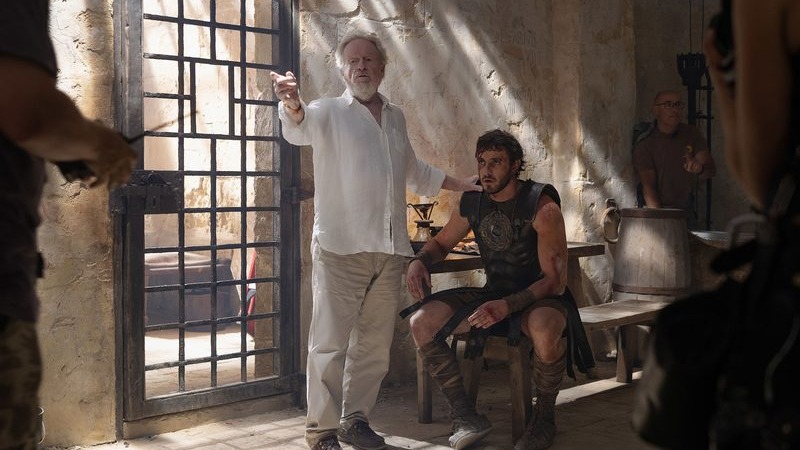 Ridley Scott dirige Paul Mescal sul set di Gladiator II